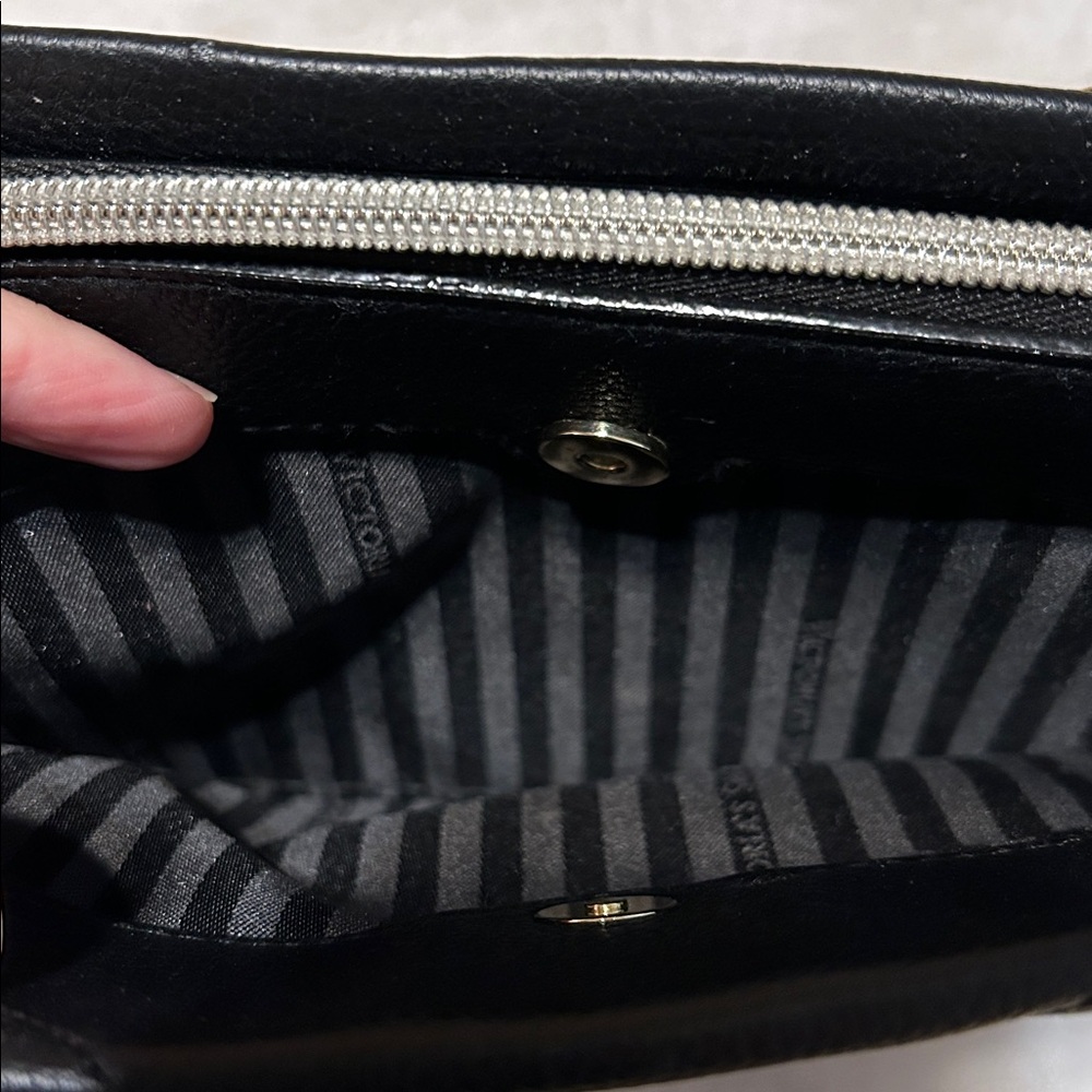 Victoria’s Secret bag - very nice condition chevron beauty light gold hardware - Picture 3 of 7